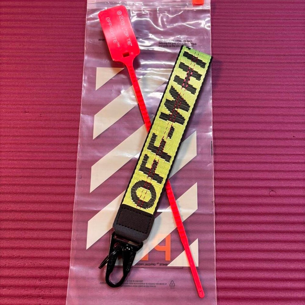 🐍 Green (Full Color) | Off-White | Keychain ──────────────────────────────── ty